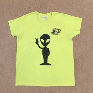Nevada Area 51 Alien Graphic Tee Womens Medium Neon Lemon Lime FLAW Roswell